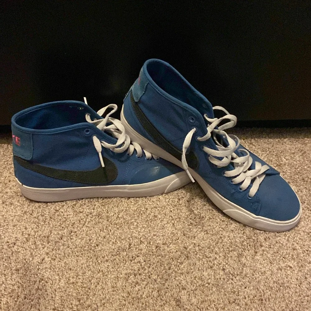 Nike Blazers - Picture 2 of 7